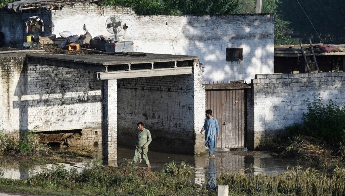 Pakistan'da şiddetli fırtına: 8 ölü, 40 yaralı