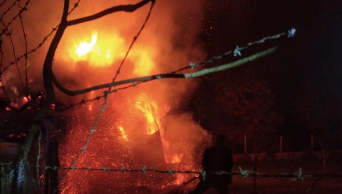 Erzurum'da yangın: 3 ev küle döndü