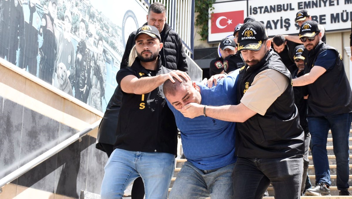 Üsküdar’da kanlı çatışma | Adliyeye sevk edilen şüpheli: “Özbeyler’i neden almadınız?” Üsküdar’da kanlı çatışma | Adliyeye sevk edilen şüpheli: “Özbeyler’i neden almadınız?”