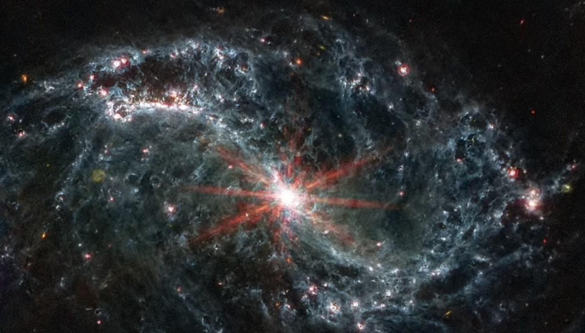 NASA paylaştı: Yeni doğan yıldızlar ilk kez görüntülendi