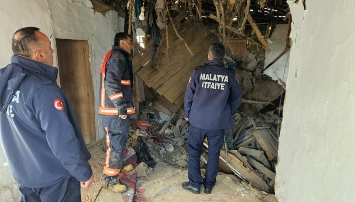 Malatya’da ağıl çöktü: Göçük altında kalan 6 büyükbaş hayvan kurtarıldı Malatya’da ağıl çöktü: Göçük altında kalan 6 büyükbaş hayvan kurtarıldı
