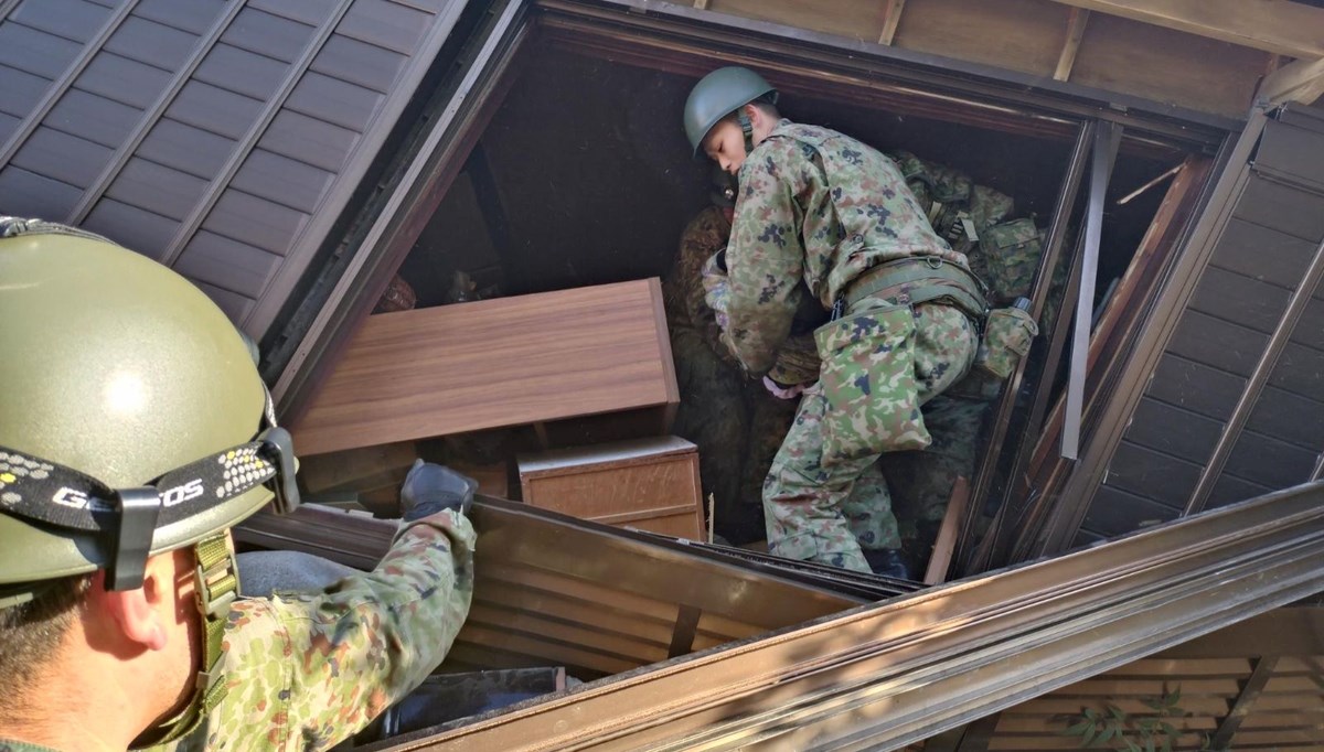 Japonya ordusu, 10 bin personelle deprem bölgesinde