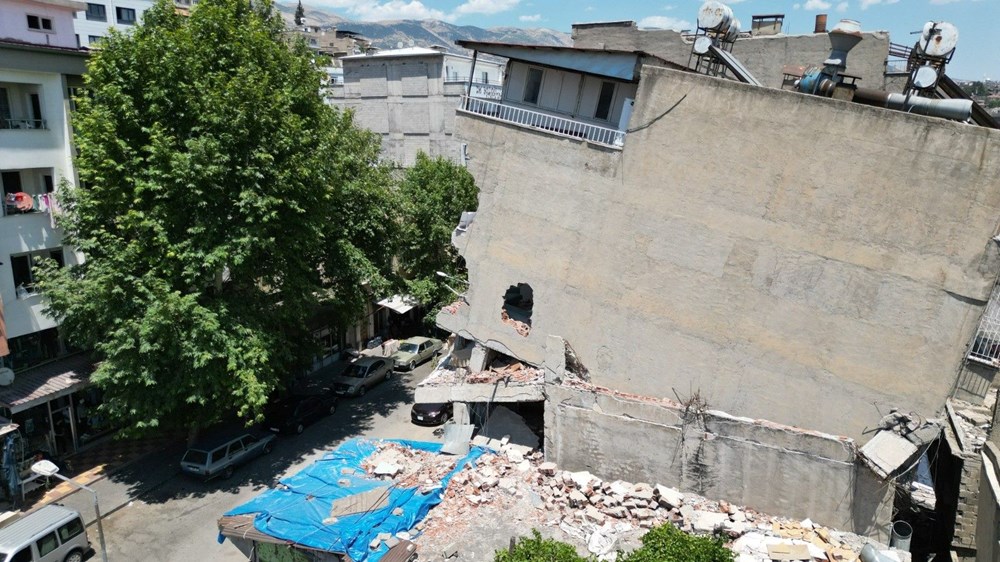Depremde eğilen bina risk yaratıyor - 4