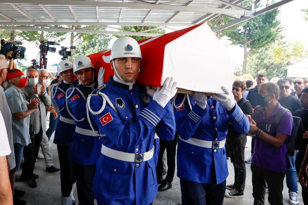 Usta oyuncu Civan Canova son yolculuğuna uğurlandı - 3