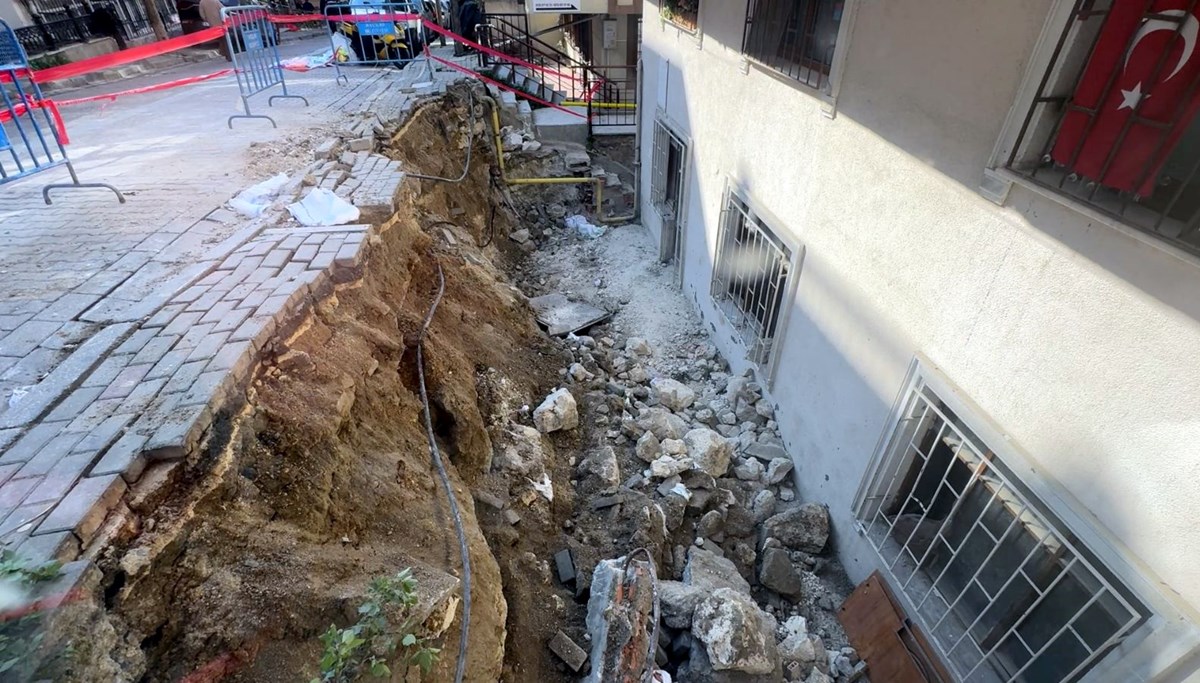 Avcılar'da istinat duvarı çöktü