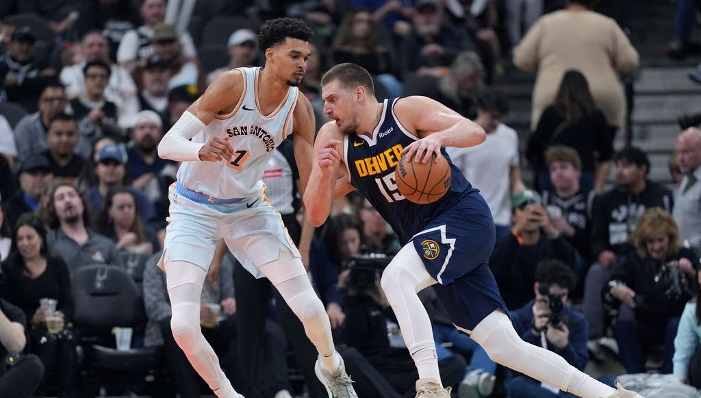 NBA'de Nuggets, Jokic'in 46 sayı attığı maçta Spurs'ü mağlup etti