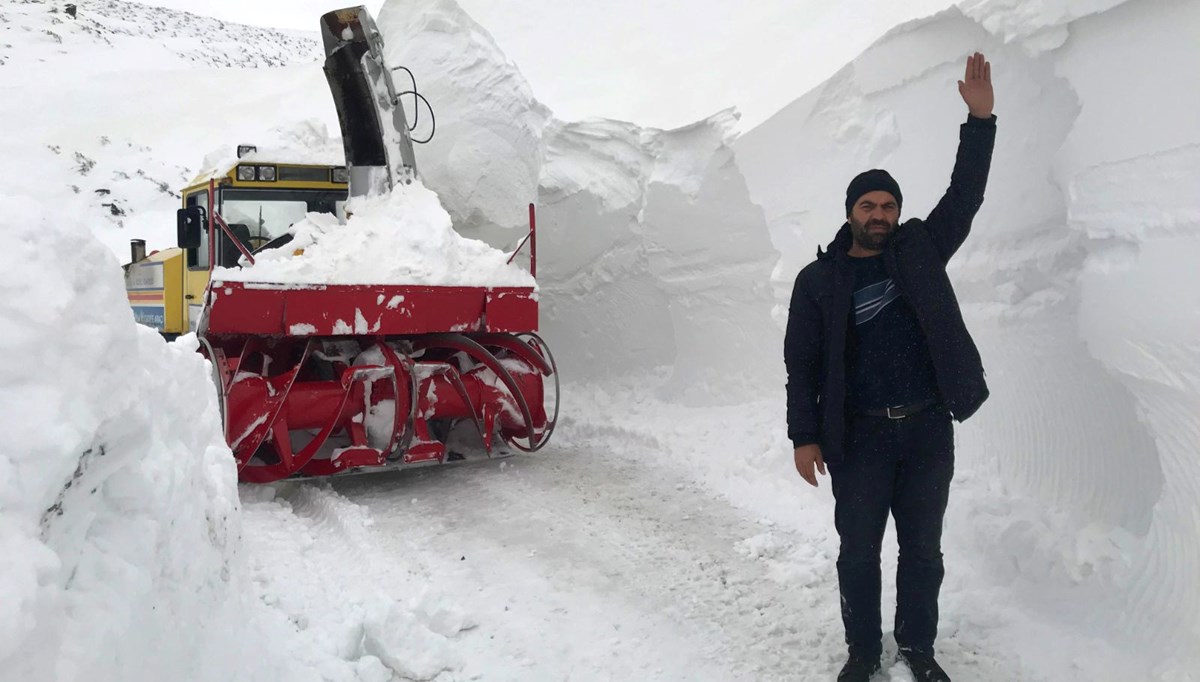 Kar kalınlığı 7 metre: Yolları 2 ayda 3 kez kapandı