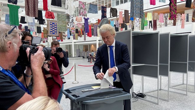 Avrupa se�imleri Hollanda'da ba�lad�: