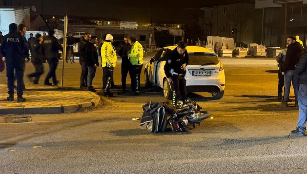 Otomobil motosiklete çarptı: 2 yaralı Otomobil motosiklete çarptı: 2 yaralı
