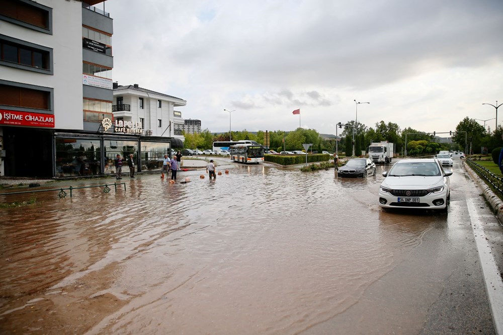 Yurtta sağanak etkili oluyor: Bir kişi yaşamını yitirdi - 26