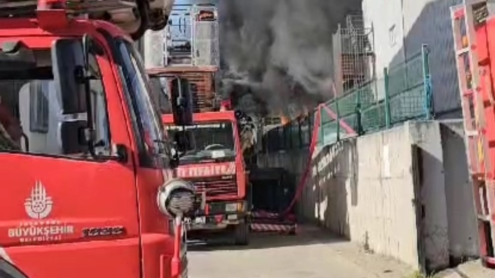 Tuzla'dan Alevler Yükseliyor: Fabrika Yangını Alarm Veriyor 72