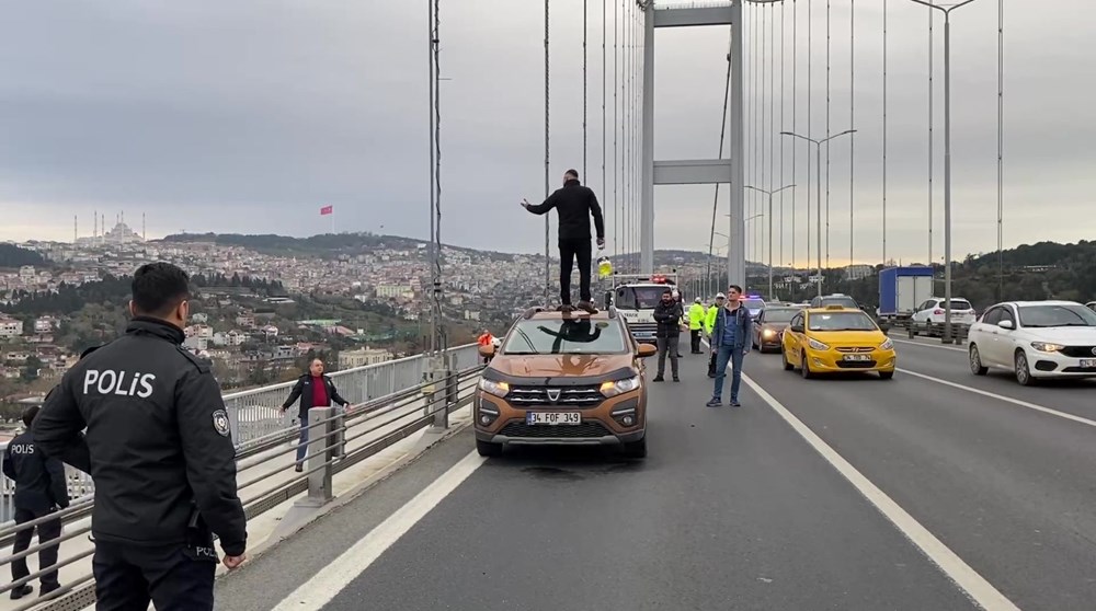15 Temmuz Şehitler Köprüsü'nde hareketli dakikalar: Aracın üstüne çıkıp üstüne benzin döktü - 4