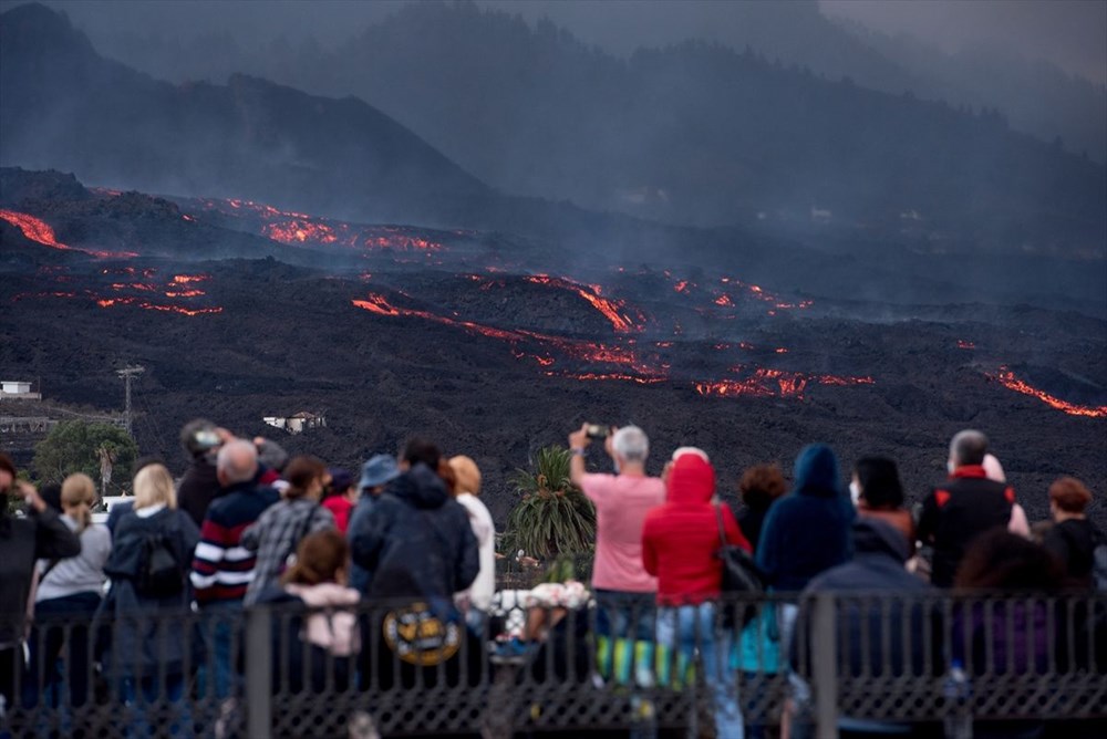 La Palma Adası'ndaki yanardağ felaketine turist akını - 7