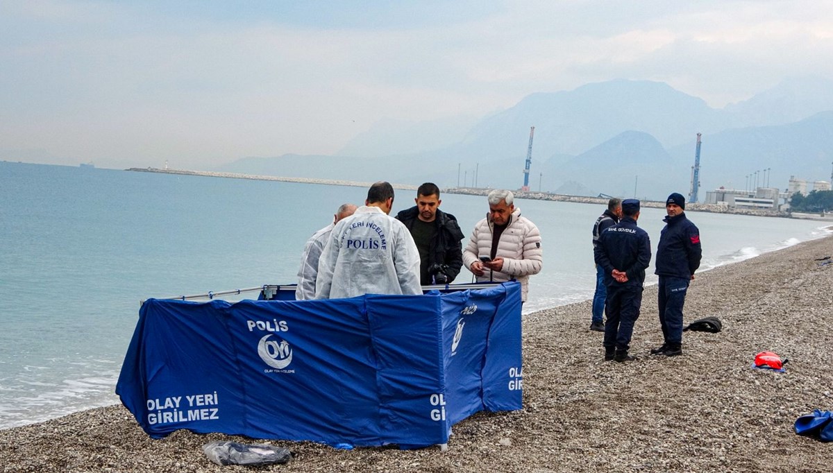 Konyaaltı Plajı'nda erkek cesedi bulundu