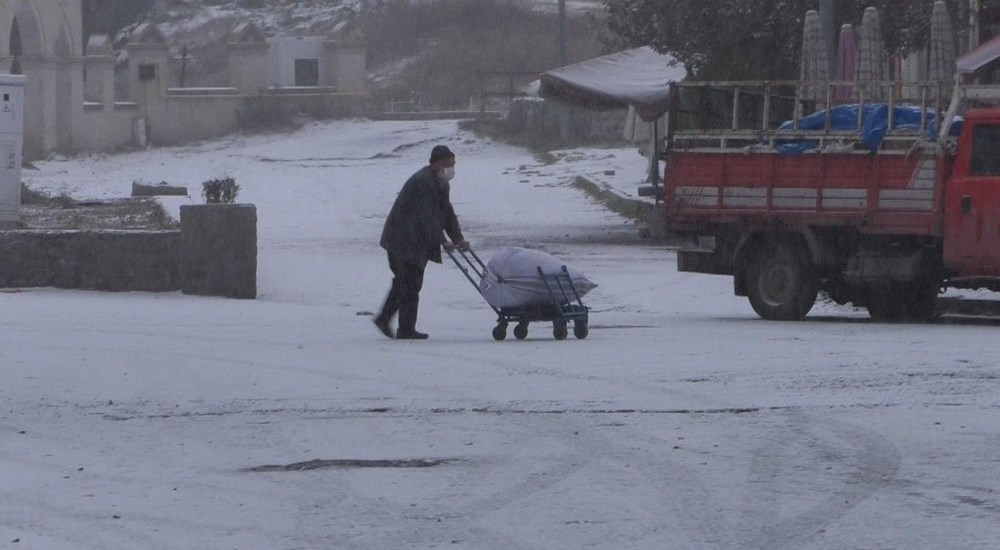 Kars merkeze mevsimin ilk karı düştü - 3