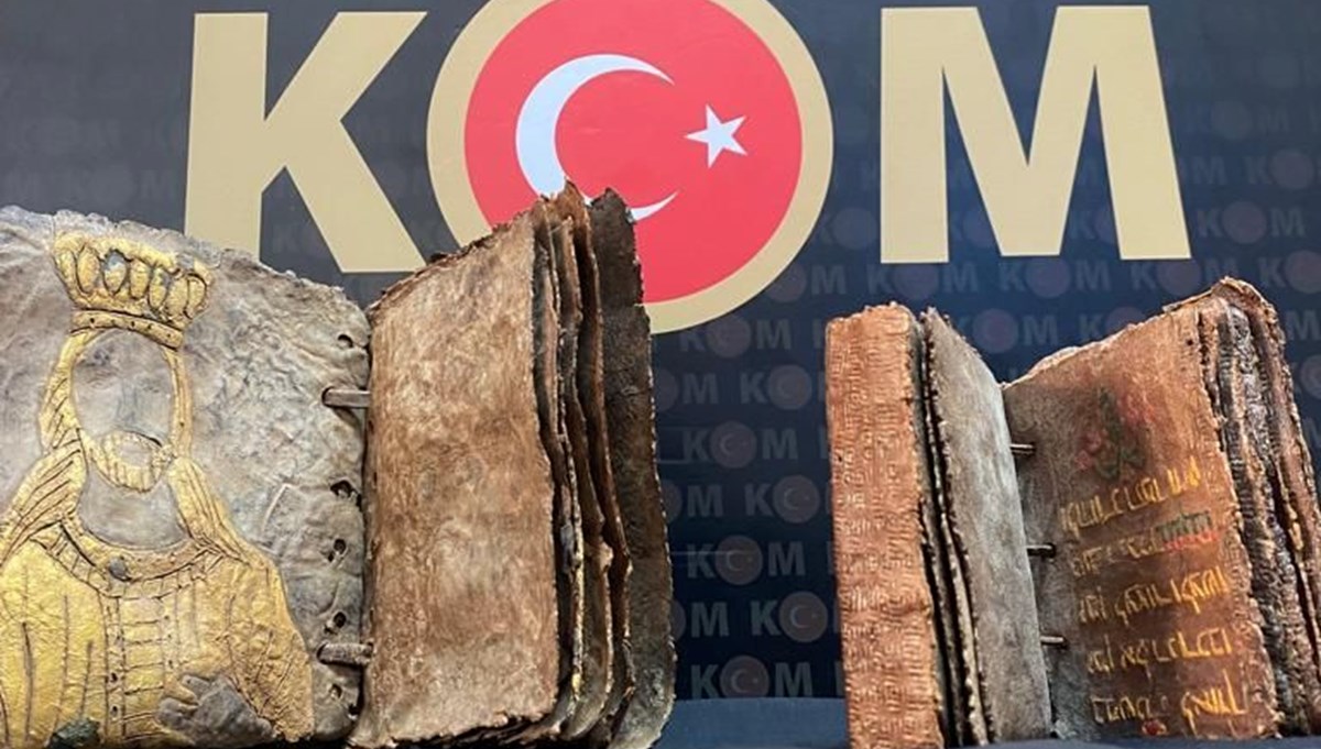 İstanbul'da İncil ve Tevrat ile çok sayıda sikke ele geçirildi İstanbul'da İncil ve Tevrat ile çok sayıda sikke ele geçirildi