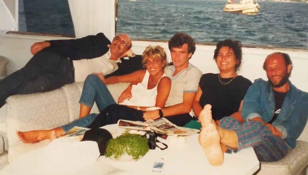 Usta oyuncu Tarık Tarcan'dan set karesi: Çok değerli bir anı
 (Ünlülerin çocukluk ve gençlik halleri)