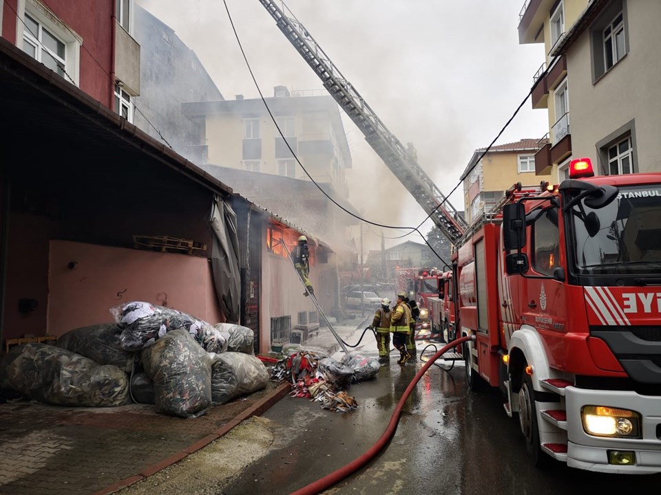 İstanbul'da tekstil atölyesinde yangın - 1