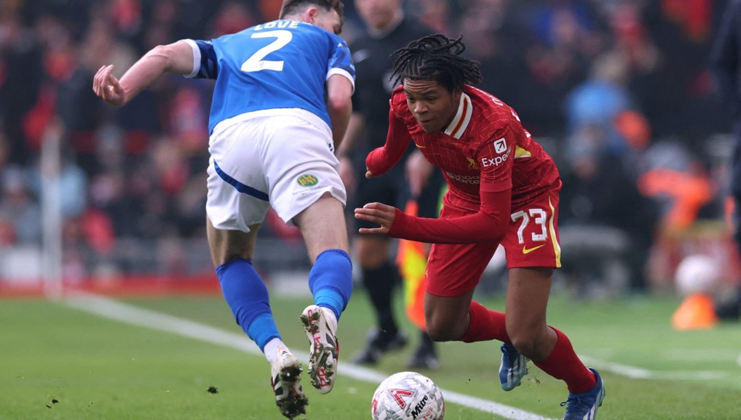 Liverpool'un 16 yaşındaki yıldızı tarihe geçti: Futbol dünyasının yeni yeteneği!