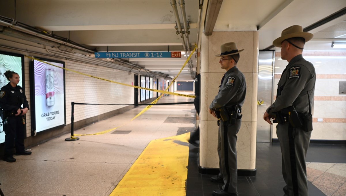 İkinci yakma vakası: New York metrosunda bir adamı ateşe verdiler İkinci yakma vakası: New York metrosunda bir adamı ateşe verdiler