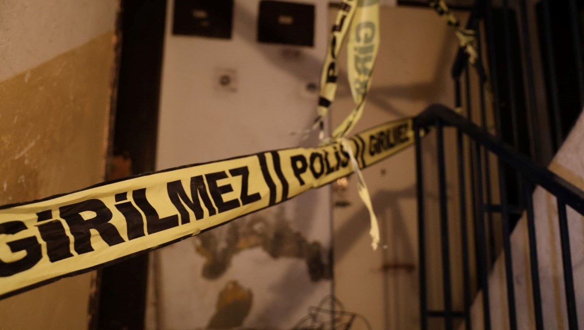 Annesinin cesediyle bir ay yaşadı