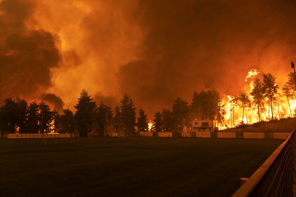 Yunanistan'da orman yangınlarıyla mücadele: Evia adasında onlarca ev ve iş yeri kül oldu - 7