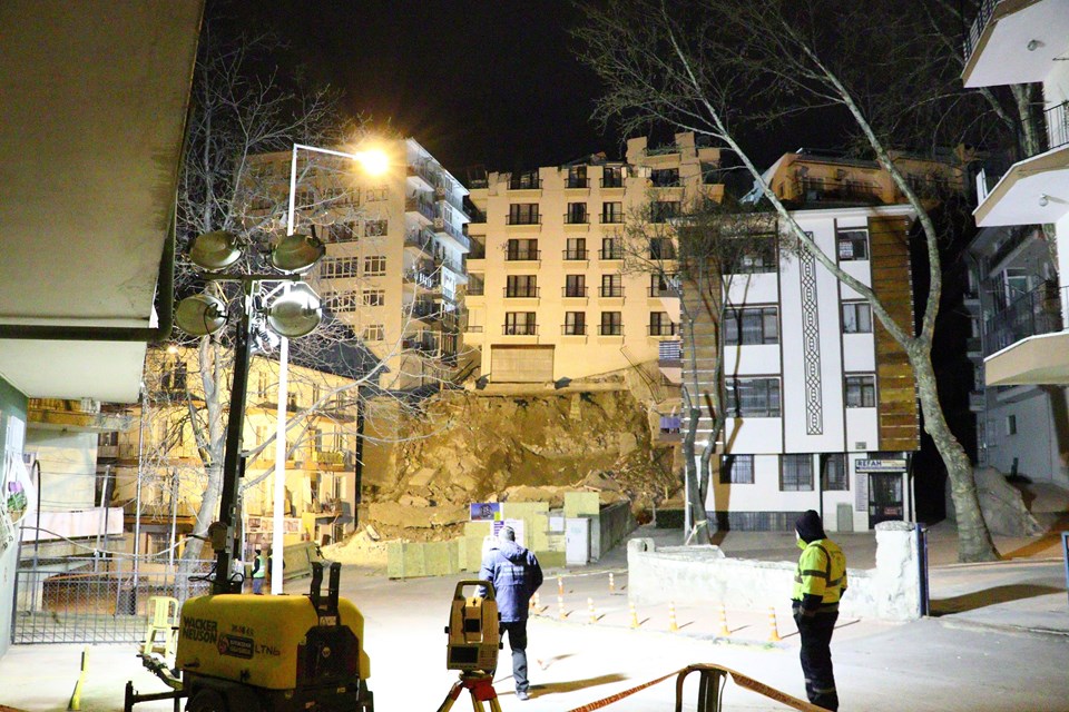 Ankara'da kayan bina yıkılıyor: Bakan'dan açıklama - 1