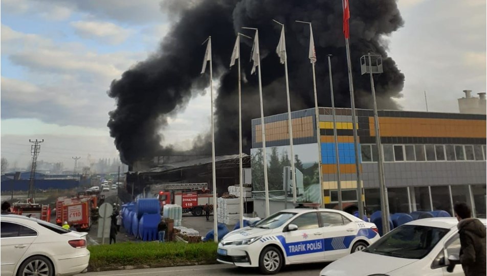 Samsun'da plastik fabrikasında yangın