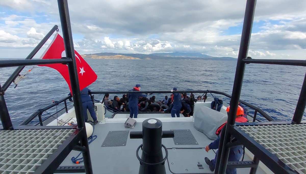 İzmir açıklarında 39 düzensiz göçmen kurtarıldı İzmir açıklarında 39 düzensiz göçmen kurtarıldı