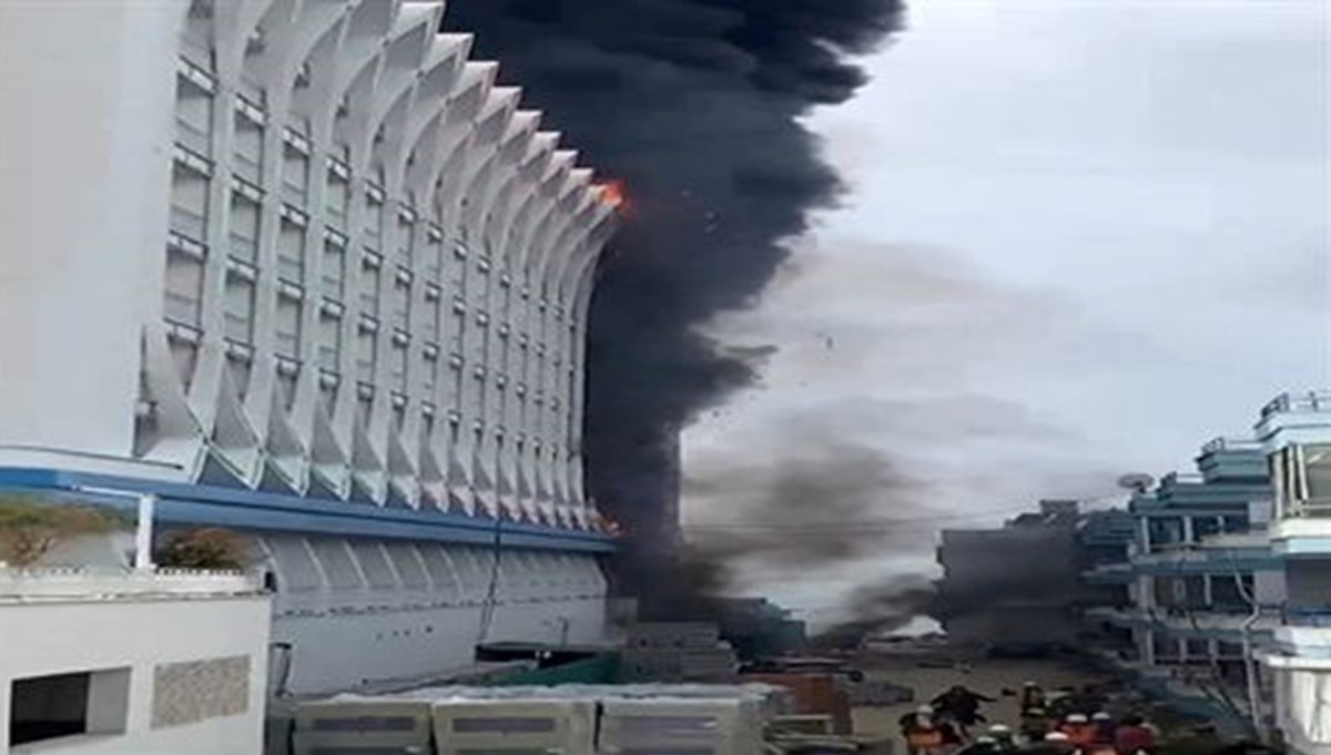 Antalya'da 5 yıldızlı otelde yangın paniği Antalya'da 5 yıldızlı otelde yangın paniği