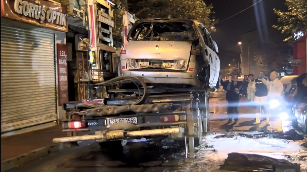 Fatih'te yangın: 5 araç kül oldu - 5