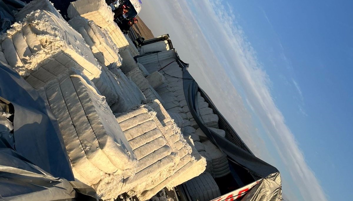 Konya'da TIR devrildi: 1 ölü 1 yaralı Konya'da TIR devrildi: 1 ölü 1 yaralı
