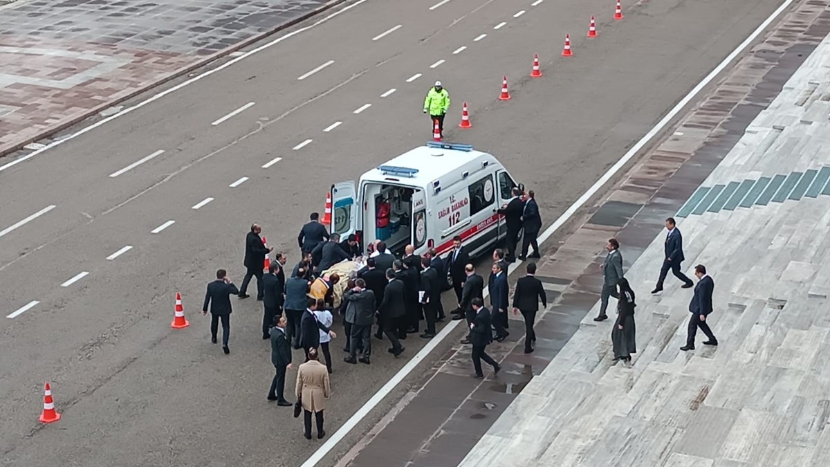 Bitmez, ambulansla en yakın hastaneye götürüldü