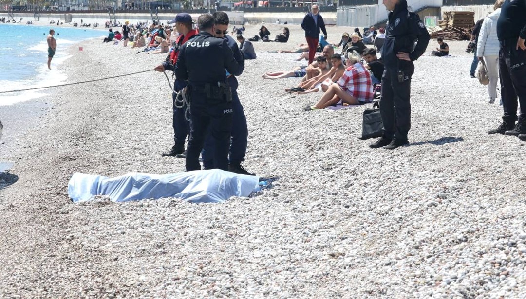 Antalya'da bir kişi denizde boğularak hayatını kaybetti