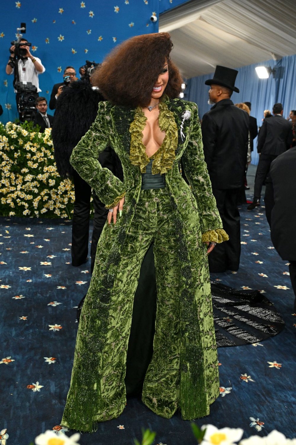 Met Gala kırmızı halısı | Yılın moda olayında Rihanna yine hamile! - 17