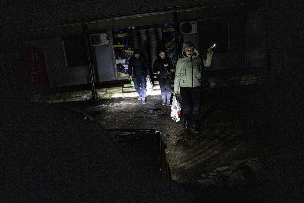 Rus saldırıları sonrası Ukrayna karanlığa gömüldü - 12