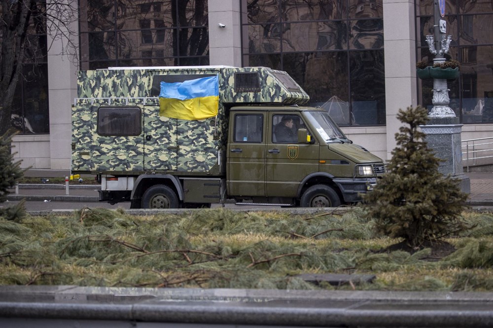 Rusya'nın saldırısı altındaki Kiev'de son durum: Tanklar barikatlarla engellenmeye çalışılıyor - 9