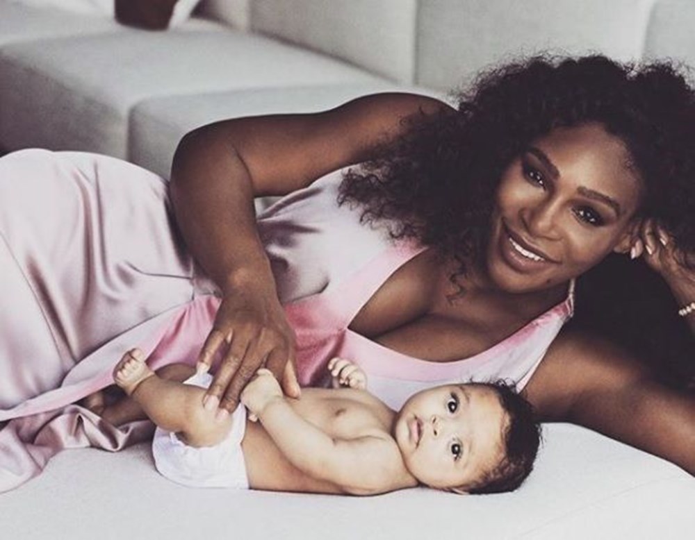 Serena Williams kızıyla havuzda - 1