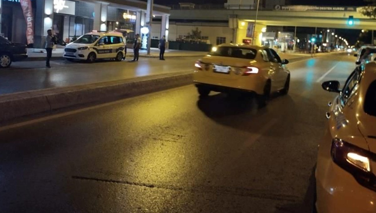 Kartal'da taksi ve motosiklet çarpıştı: 2 ağır yaralı Kartal'da taksi ve motosiklet çarpıştı: 2 ağır yaralı