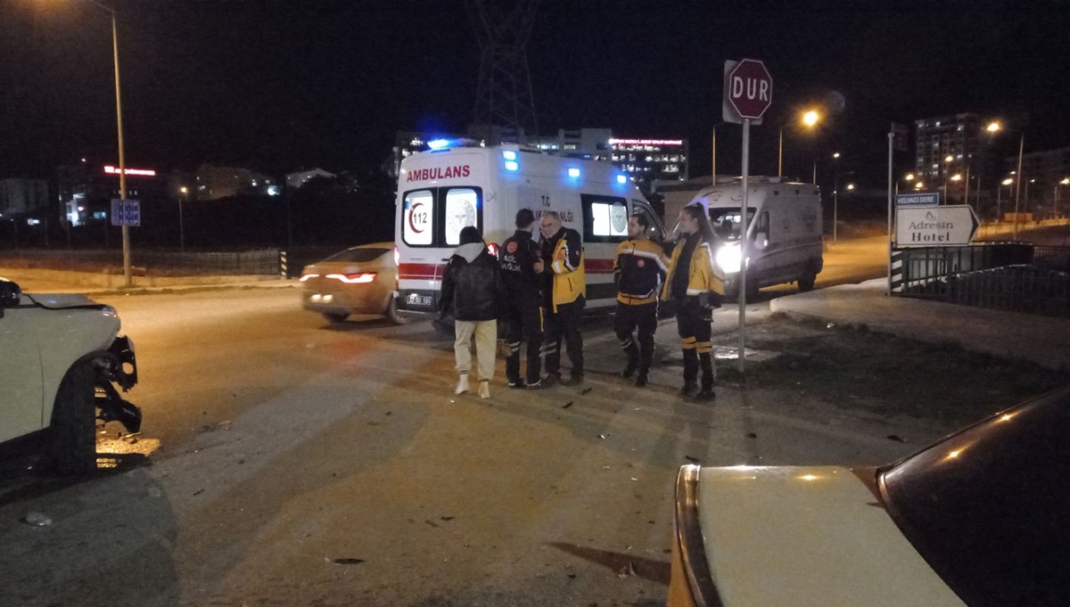 Edirne'de trafik kazası: 2 yaralı Edirne'de trafik kazası: 2 yaralı