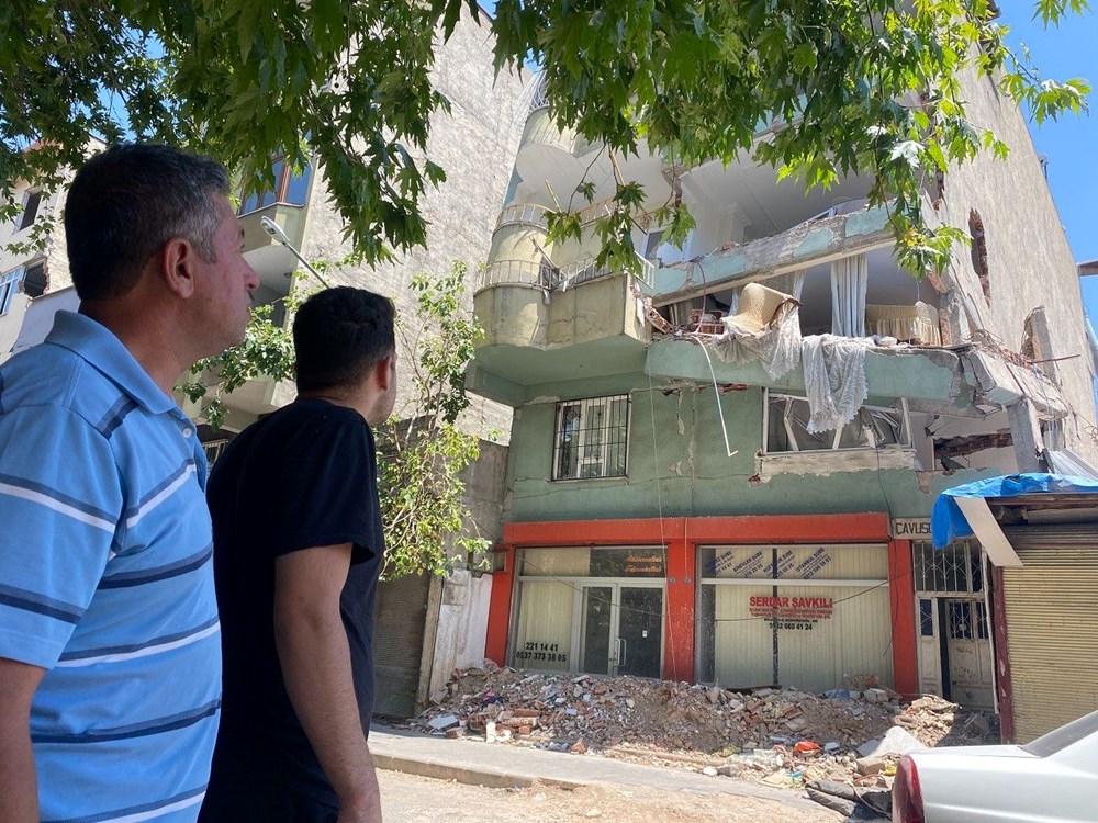 Depremde eğilen bina risk yaratıyor - 2