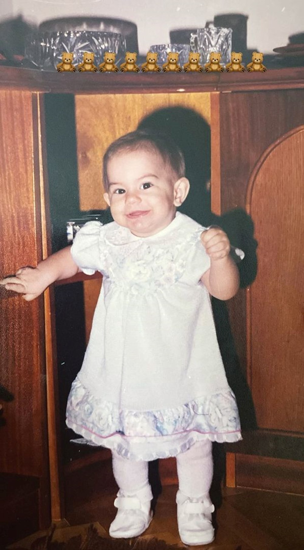 Yasemin Sakallıoğlu'ndan bebeklik fotoğrafı: Şimdikiler çok şanslı (Ünlülerin çocukluk ve gençlik halleri) - 8