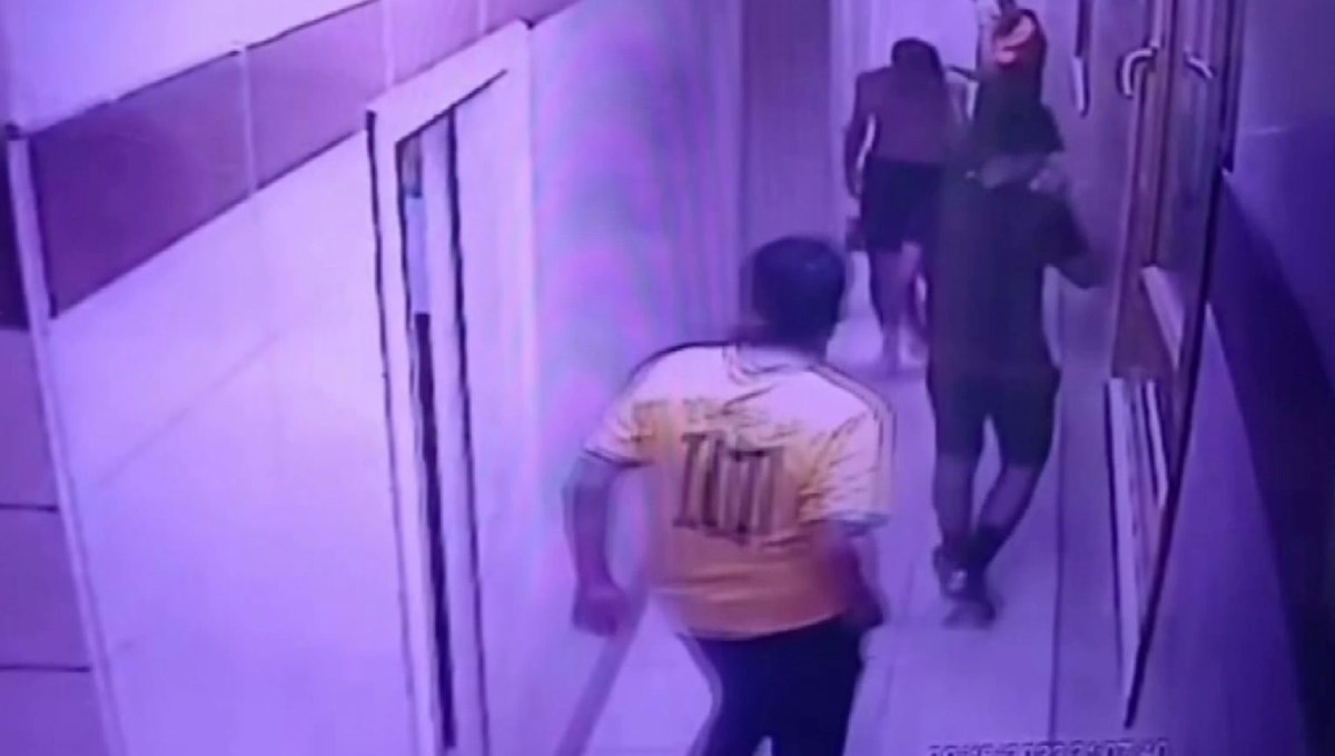 Soyunma odasında torpil şakası: İki kişi yaralandı Soyunma odasında torpil şakası: İki kişi yaralandı