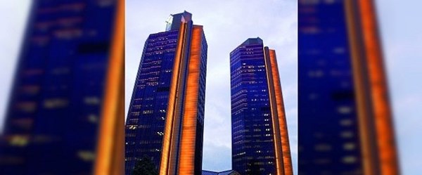 Sabancı Center, kadına şi̇ddete karşı turuncuya boyandı