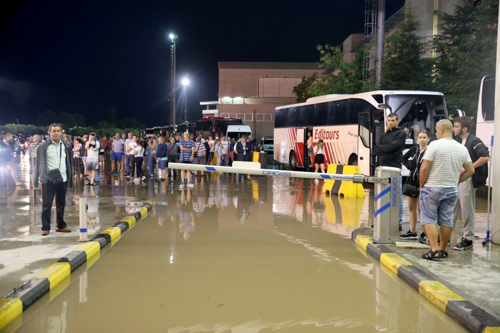 Kapıkule Gümrük Sahası'nı su bastı, sınırda geçişler durdu - 11