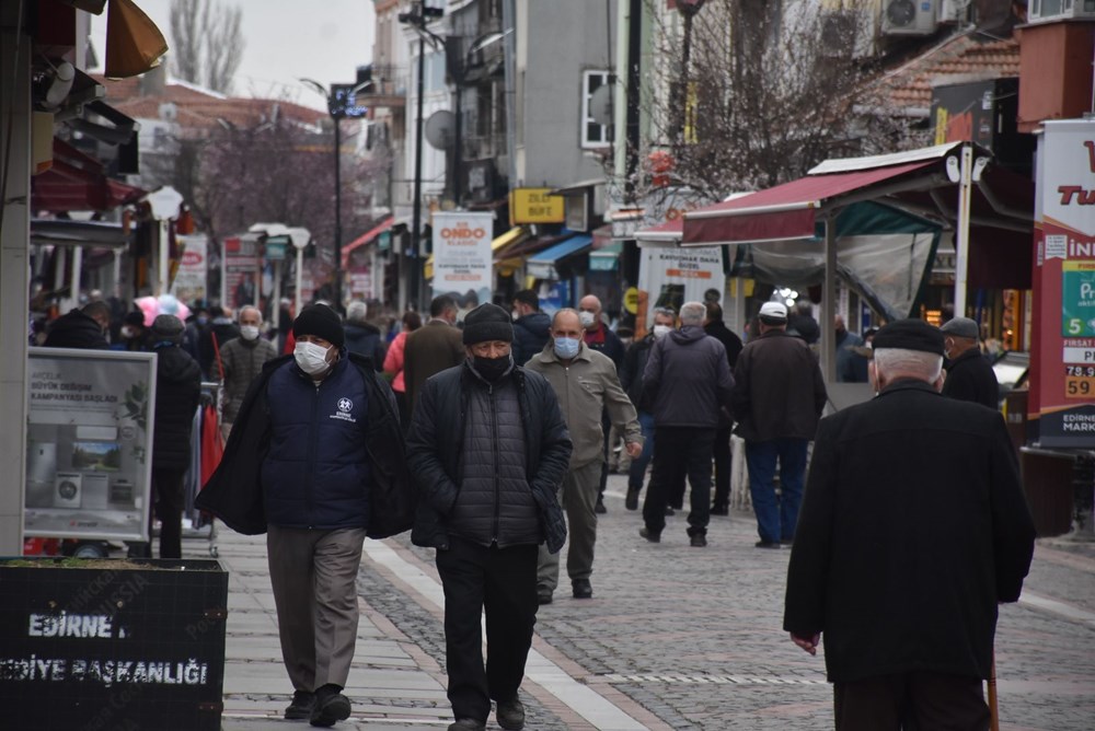 'Çok yüksek riskli' Edirne'de iki caddeye girişler bariyerlerle kapatıldı - 1