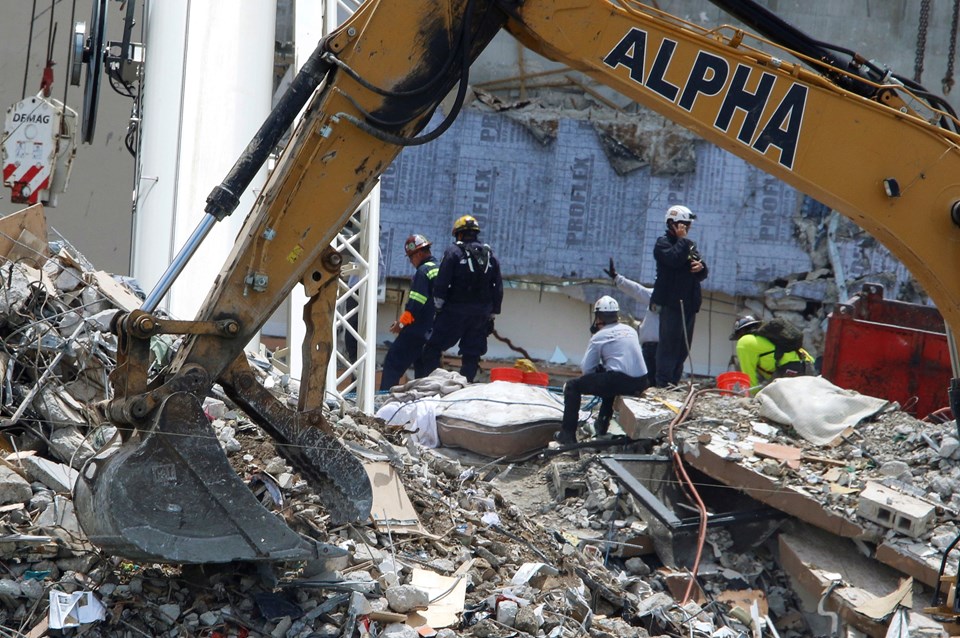 Miami'de çöken binanın enkazından çıkarılan ceset sayısı 94'e yükseldi - 1