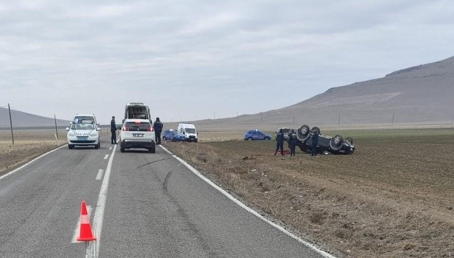 Kontrolden çıkan pikap takla attı: 3 yaralı