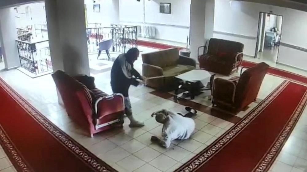 Huzurevinde ölümle biten bastonlu kavga: 78 yaşındaki adama
7,5 yıl hapis cezası - 5