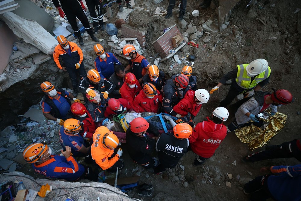 İzmir'de deprem sonrası enkaz altındakiler için zamana karşı yarış (33 saat sonra kurtarıldı) - 4